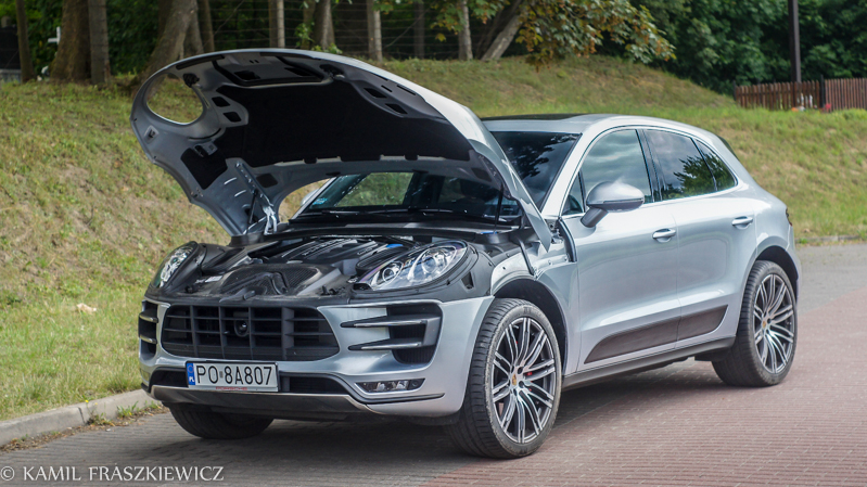 Porsche Macan Turbo 2014 maska silnika