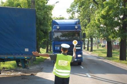 Funkcjonariusze z Inspekcji Ruchu Drogowego mogą zakwestionować rodzaj tachografu jaki wykorzystujemy jeśli est on niezgodny z przepisami. fot. ITD