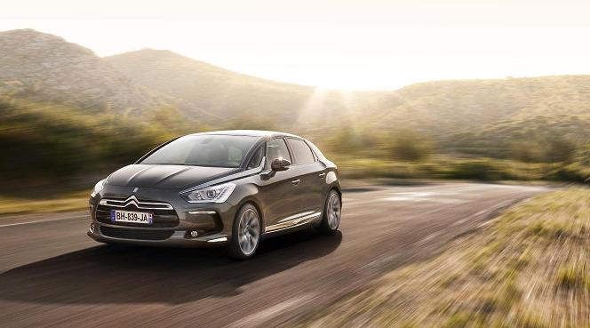 Citroen DS5 dzięki unikalnemu stylowi i nowoczesnej technologii będzie mógł z powodzeniem konkurować z najmocniejszymi w klasie autami niemieckimi. Fot. Citroen