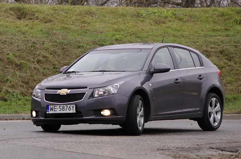 Chevrolet Cruze róg z przodu fot. Maciej Medyj