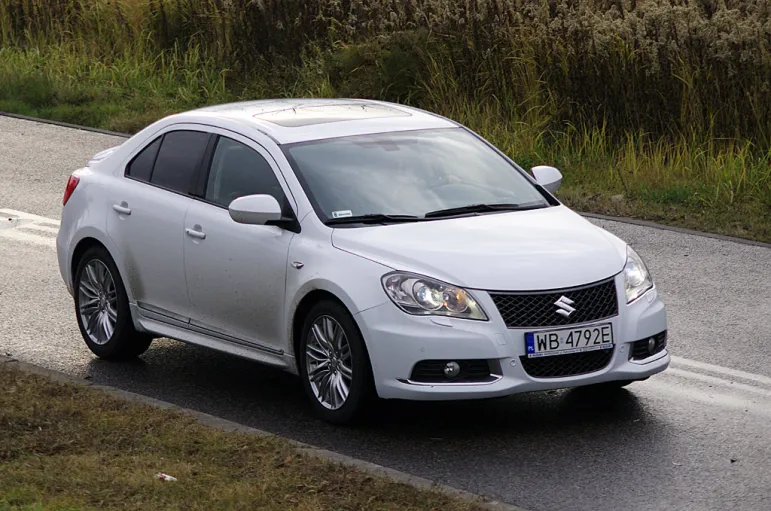 Suzuki Kizashi przód fot. Maciej Medyj