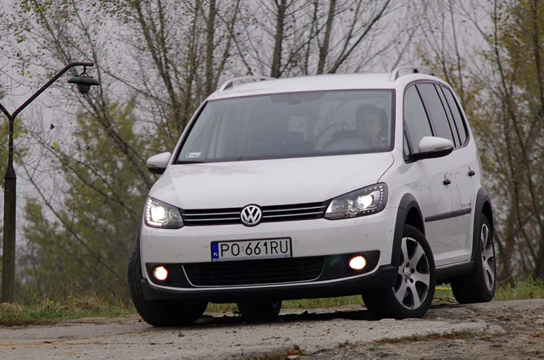 Volkswagen Cross Touran przód