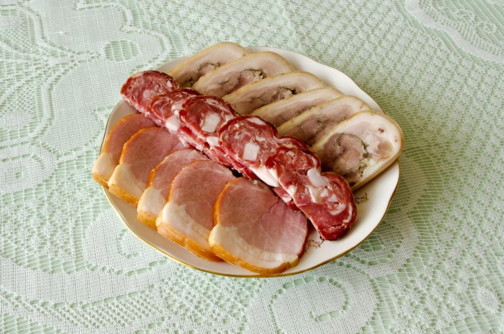 Prawdziwa szynka, wędlina, kiełbasa, wędzonka – z czego powinny być zrobione? Określi rozporządzenie