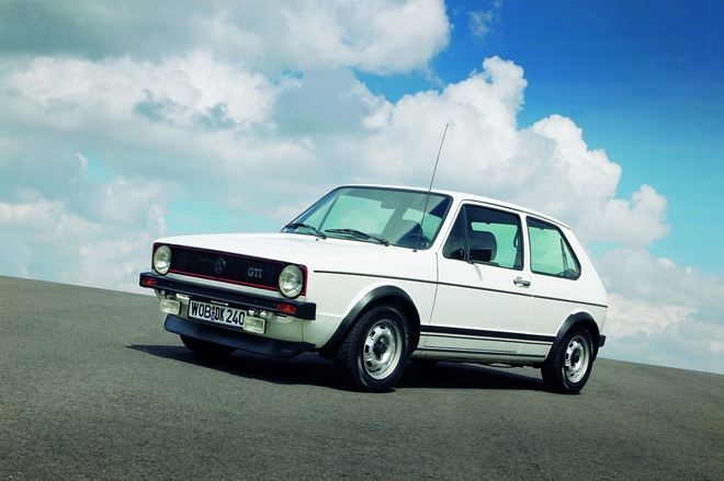 Volkswagen Golf GTi pierwszej generacji pojawił się na rynku europejskim w 1976. W USA GTi sprzedawany był od 1983 roku jako Volkswagen Rabbit GTi.