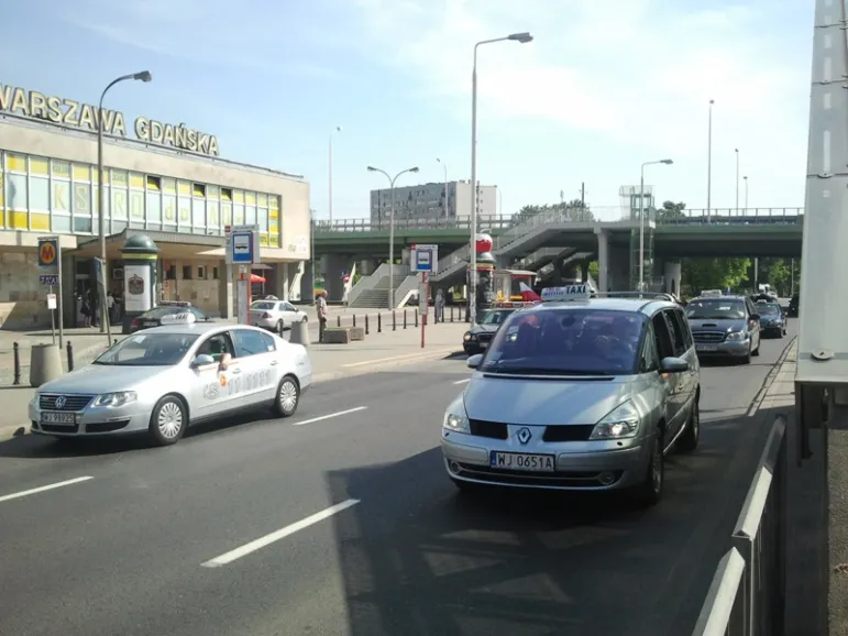 Mandat za parkowanie na miejscu dla taxi