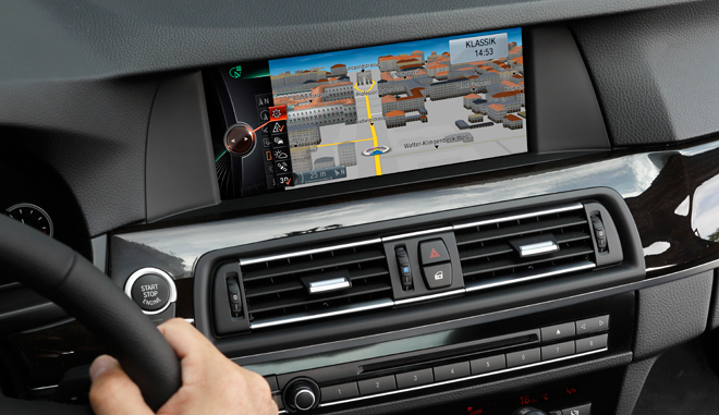 Z pomocą nawigacji GPS system rozpoznaje warunki w jakich auto porusza się i optymalizuje obieg cieczy chodzącej w silniku dla jego efektywniejszej pracy.