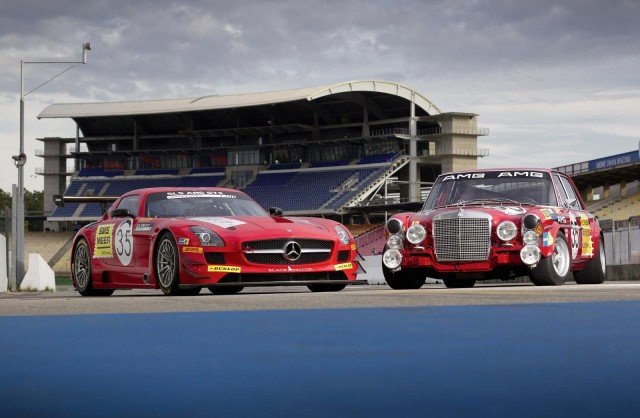 Mercedesy SLC AMG i SLS AMG zostały profesjonalnie przygotowane do wyścigów długodystansowych. Fot. Mercedes