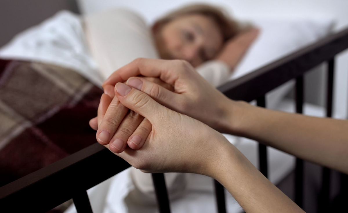 NFZ pokrywa opiekę paliatywną - wielu pacjentów nie wie, że to bezpłatne