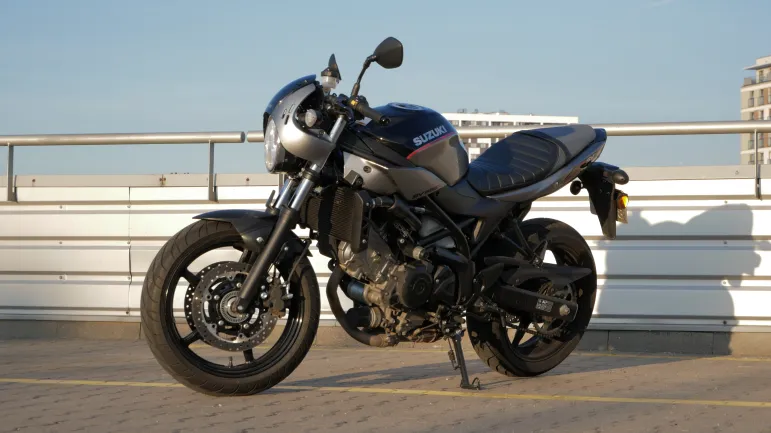 Suzuki SV650X Cafe Racer / fot. Łukasz Kuźmiuk