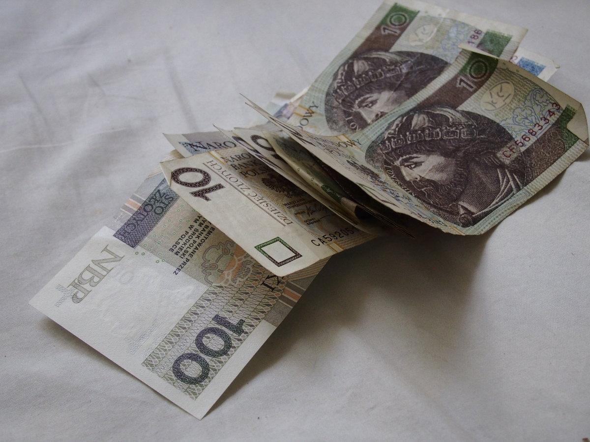 Rodzice w MOPS. To upokarzające. Tak to jest - szkoła nie zapewnia specjalistów i godzin
