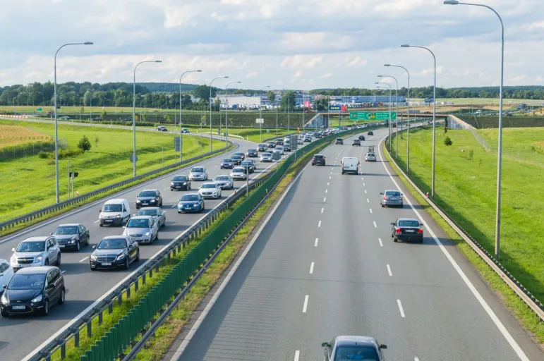 Na polskich drogach z nowych aut najwięcej jest marki Toyota, a w ogóle - leciwych spod znaku Opla