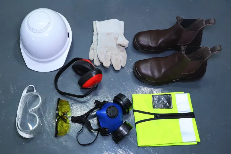 Środki ochrony osobistej (PPE, Personal Protective Equipment)