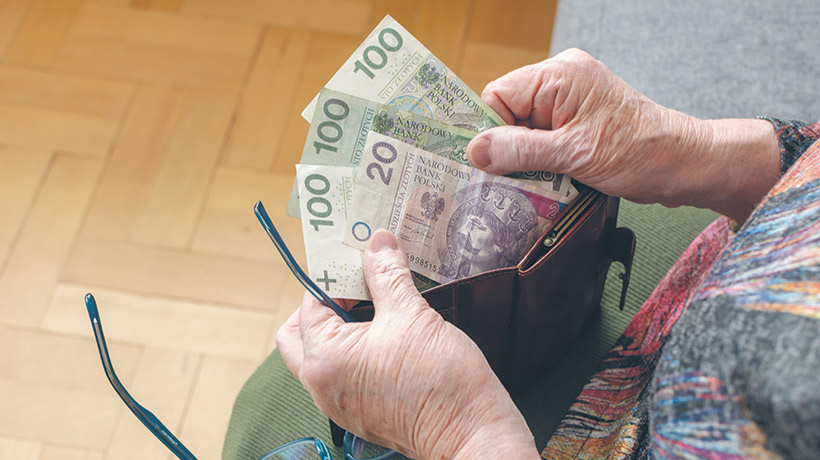 Ile trzeba zarabiać, żeby mieć 5000 zł emerytury? Wyliczenia eksperta