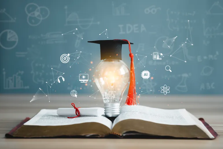 Graduation,Cap,With,A,Lightbulb,On,The,Book,And,Icon