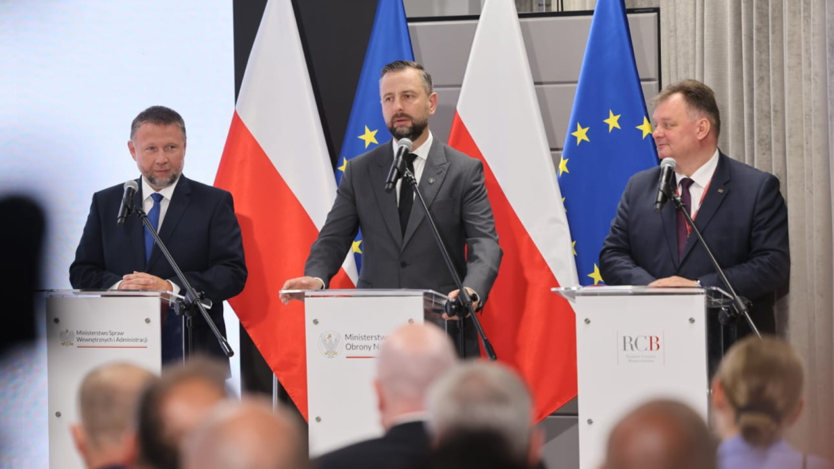 Kryzysowy plan rodzinny obowiązkowy dla każdej rodziny w Polsce oraz zapas wody, żywności, leków i środków pierwszej potrzeby – czy rząd pozostawia to decyzji obywateli? [zalecenia MSWiA, MON i RCB]