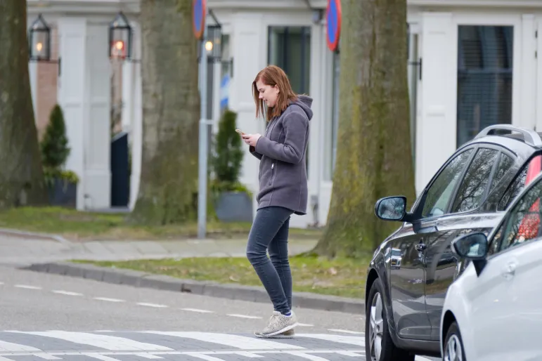 Przed wejściem na jezdnię pieszy musi spojrzeć trzy razy. Inaczej dostanie nawet 5 tys. zł mandatu