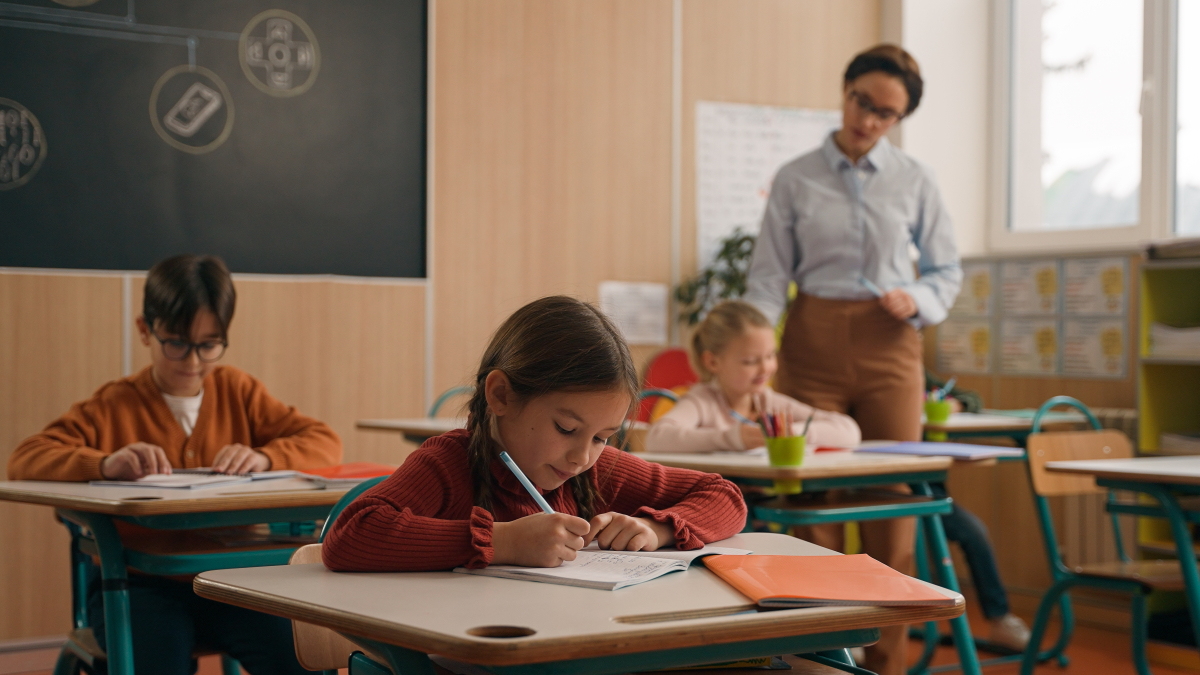 Komunikat MEN: dyrektor szkoły może przydzielić nauczycielowi inne zajęcia jeżeli ten nie może zrealizować godzin ponadwymiarowych