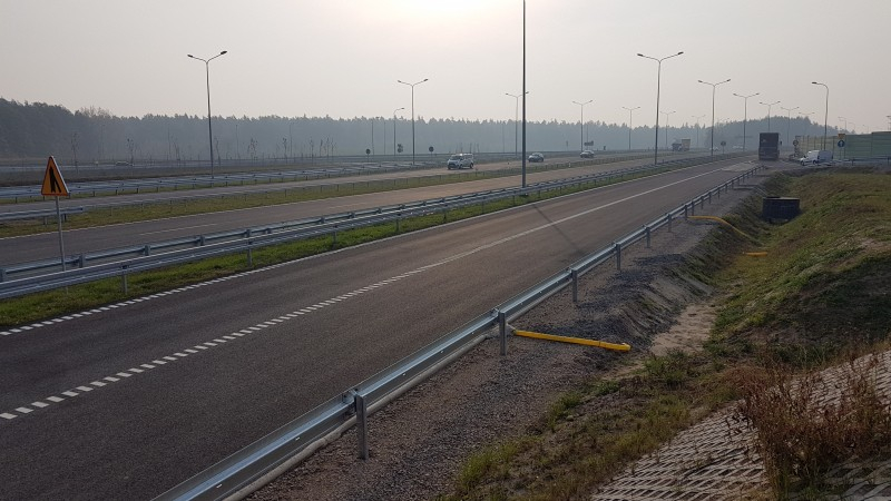 Zapowiadane zmiany obejmują także modyfikacje w ramach tabliczek dedykowanych wyłącznie pojazdom elektrycznym.