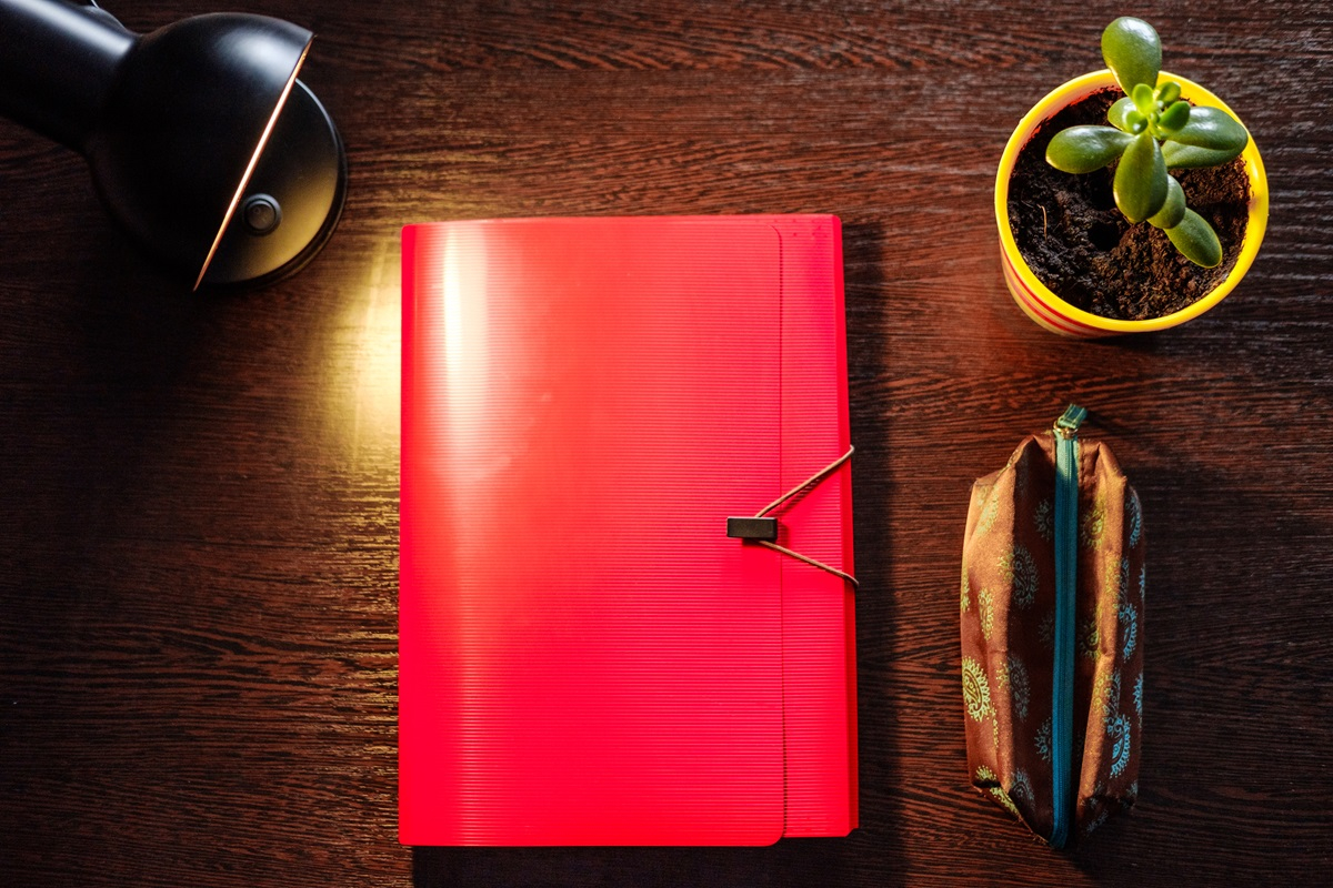 Czerwona teczka to nie testament, ale często może pomóc. Jak ją przygotować?