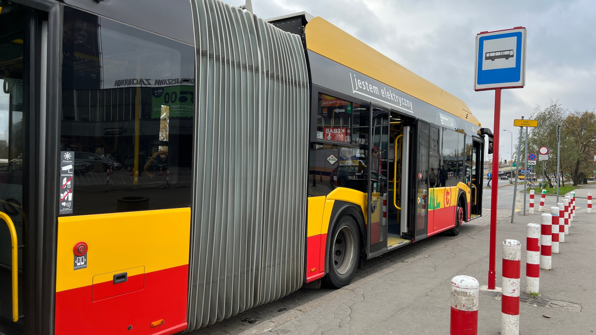 Przywileje w transporcie publicznym, o których warto wiedzieć, bo to nawet 95% zniżki