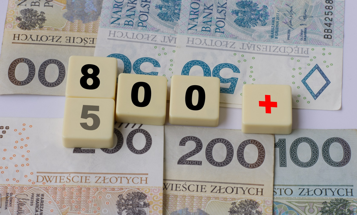800 plus. ZUS: pierwsze przelewy już 2 stycznia 2024 r.. Są już terminy kolejnych
