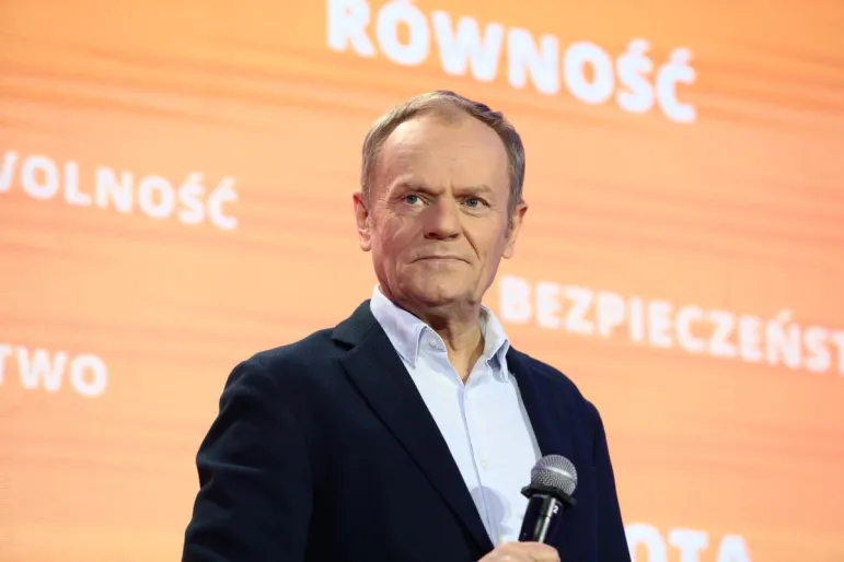 D. Tusk: Rząd będzie ciężko pracował nad tym, aby podwyżka renty socjalnej do 4300 zł weszła w życie jak najszybciej