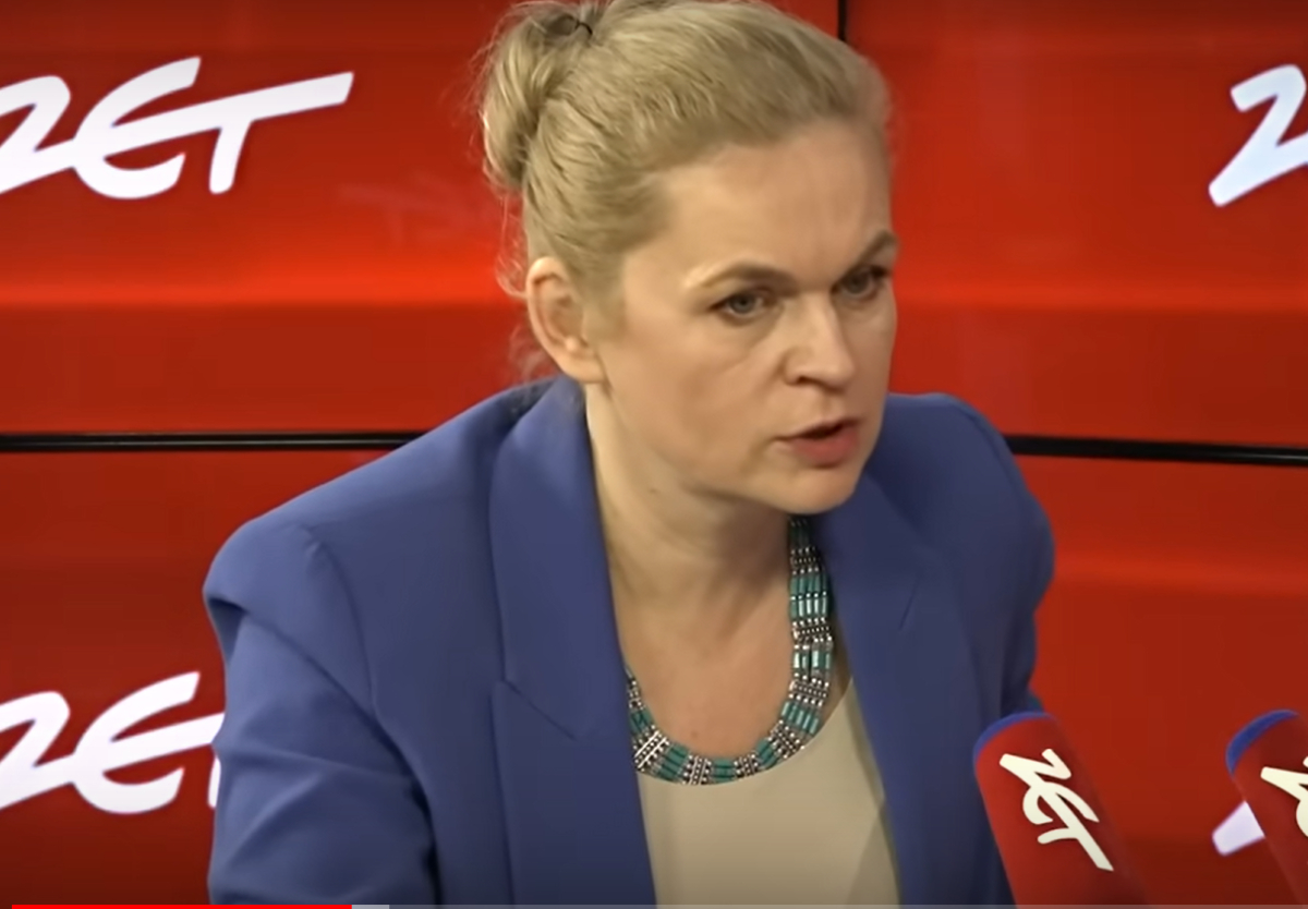Min. B. Nowacka: Prace domowe wynikały z kapitału społecznego rodziców albo ich zamożności. Dajmy szansę biednym dzieciom [Video]