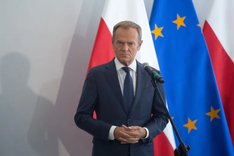 Donald Tusk: 2 tys. zł dla jednoosobowych działalności gospodarczych. Pomoc z ZUS dla poszkodowanych w pożarze na ul. Marywilskiej