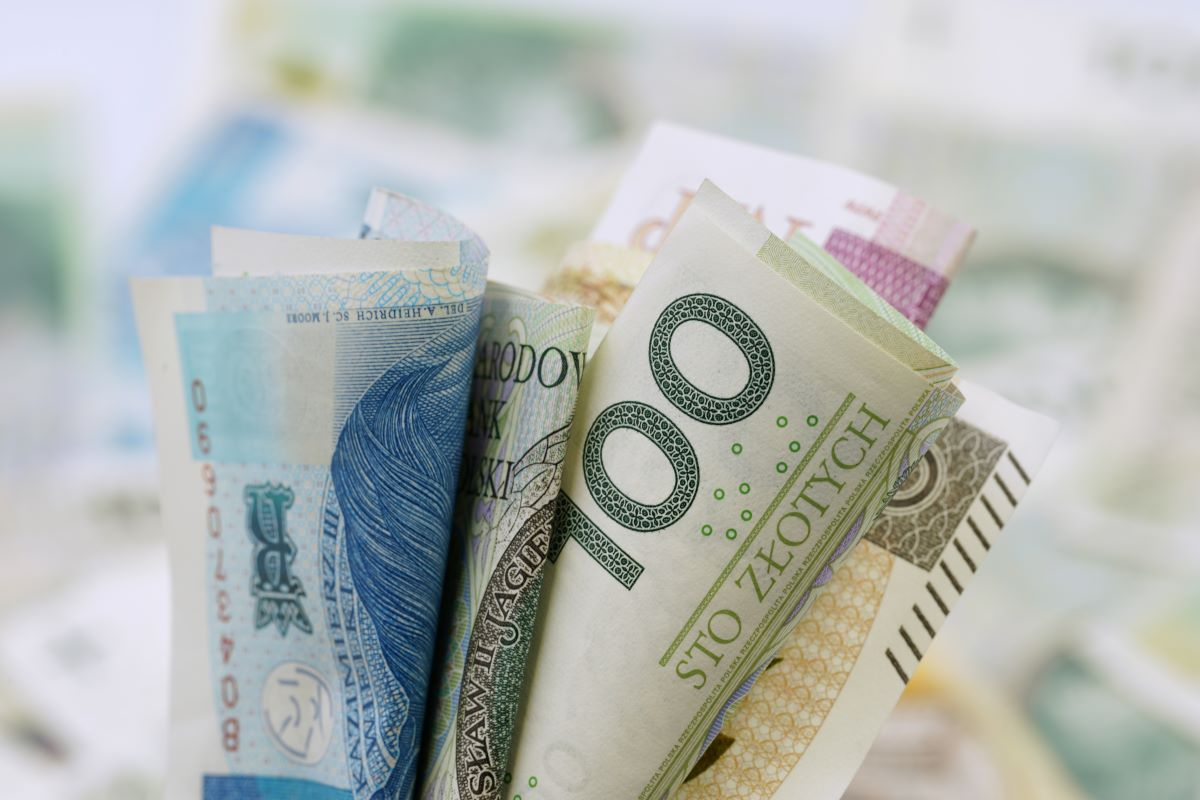 Sejm o przedłużaniu o 6 miesięcy: 1) Zasiłku pielęgnacyjnego, zaopatrzenia medycznego, zasiłku rodzinnego 2) orzeczenia o niepełnosprawności