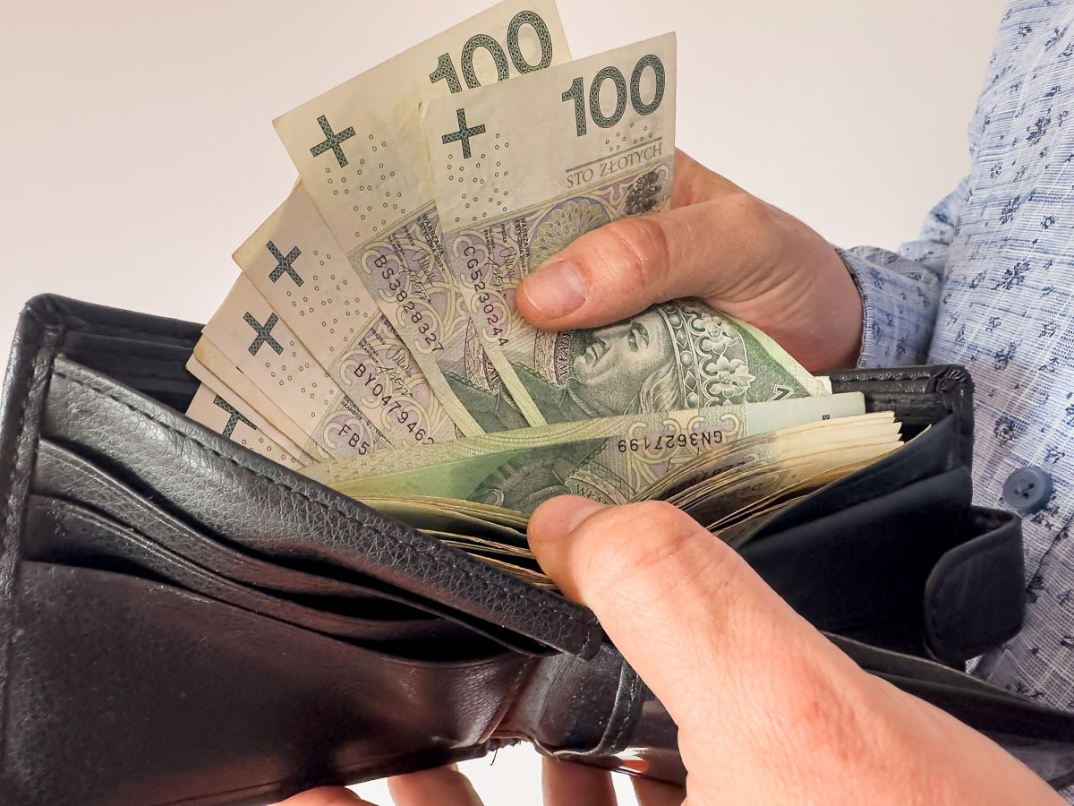 Renta socjalna 1780,96 zł. 7 zaświadczeń dołączanych do wniosku [rozporządzenie w Dzienniku Ustaw]