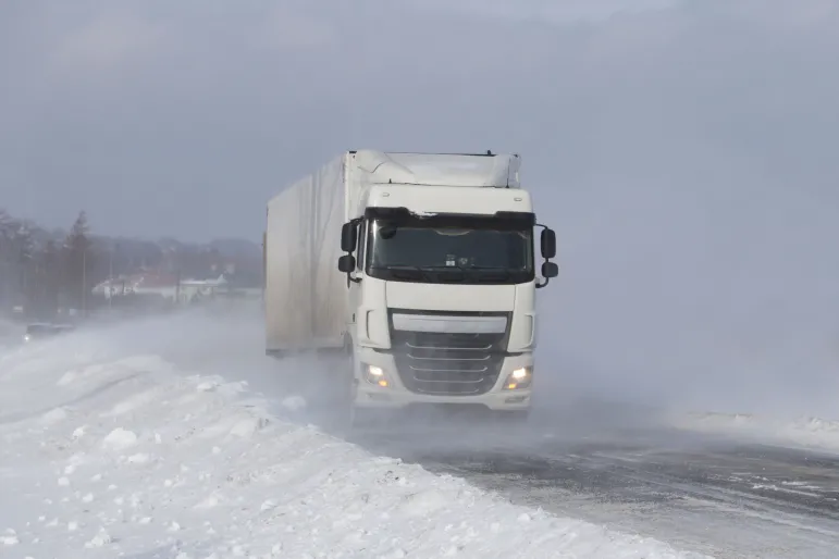 tir, śnieg