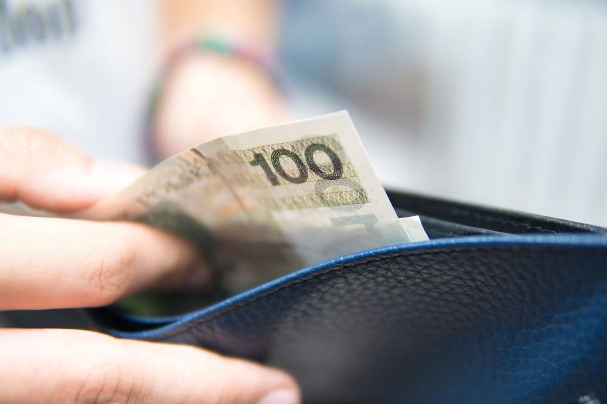 MRPiPS: Karta parkingowa bez obecności w samochodzie osoby niepełnosprawnej