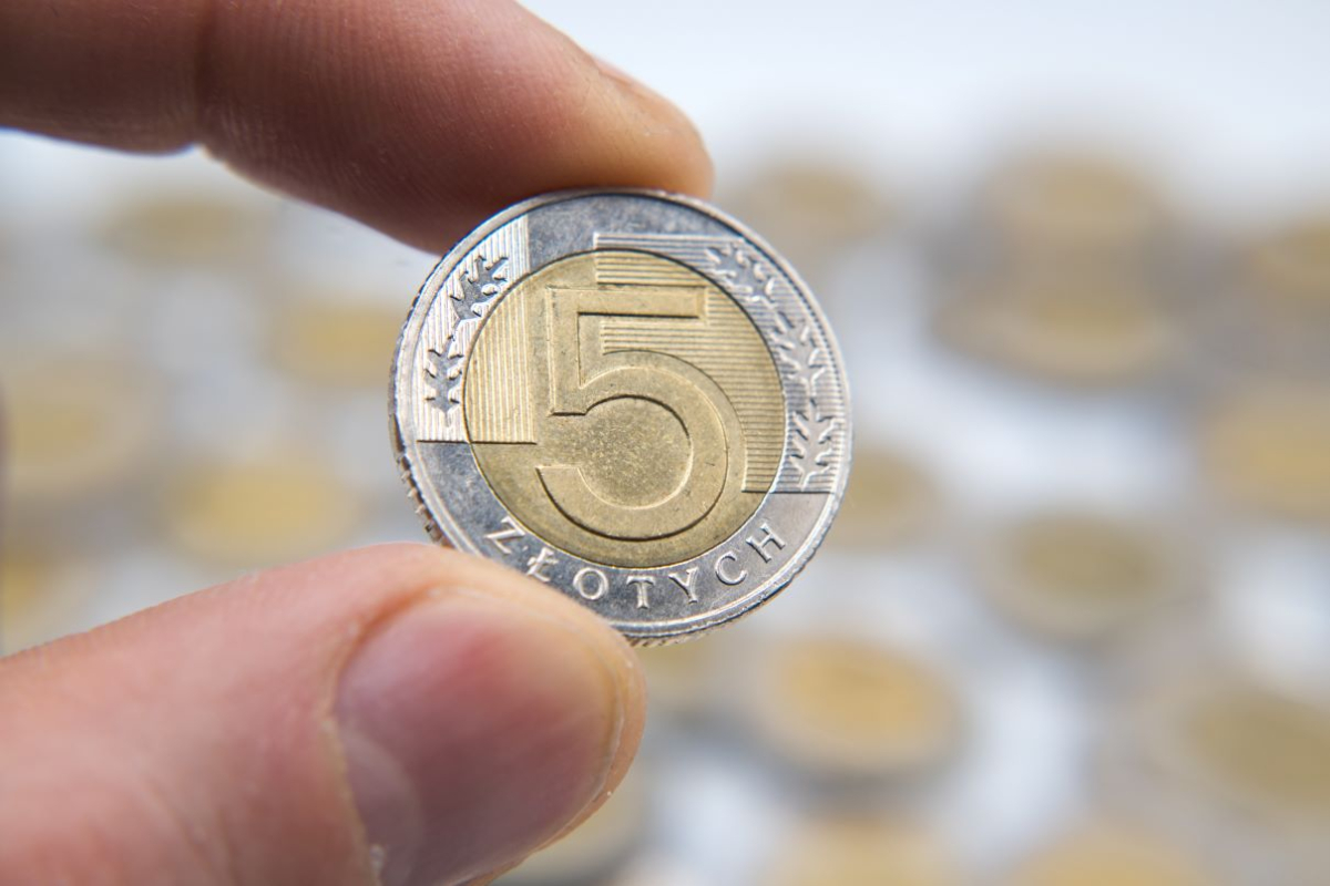 Wysoką rentę ZUS przekształcił w niższą emeryturę. Potem kłopoty z waloryzacją. Co z tym zrobi rząd?