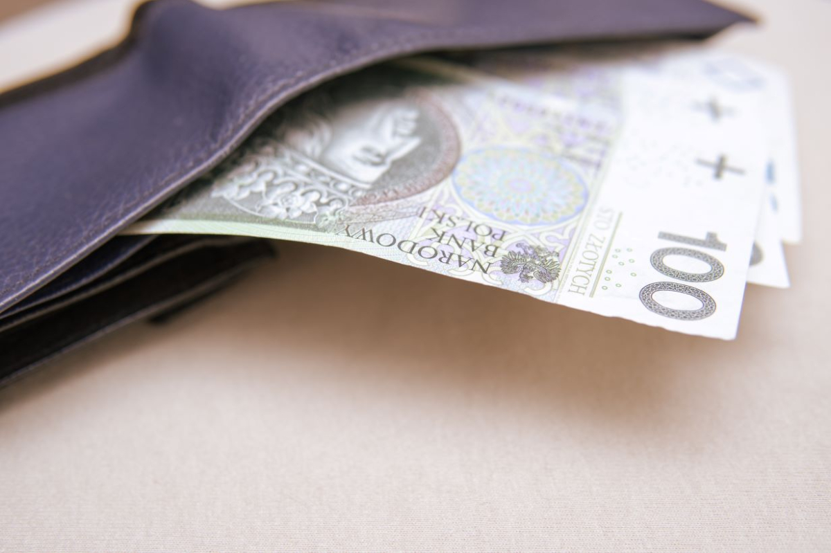 MOPS żądają od tysięcy rodzin osób niepełnosprawnych tysięcy złotych świadczenia pielęgnacyjnego. WSA różnie orzekają. Można przegrać 20 000 zł. Można wygrać 9000 zł