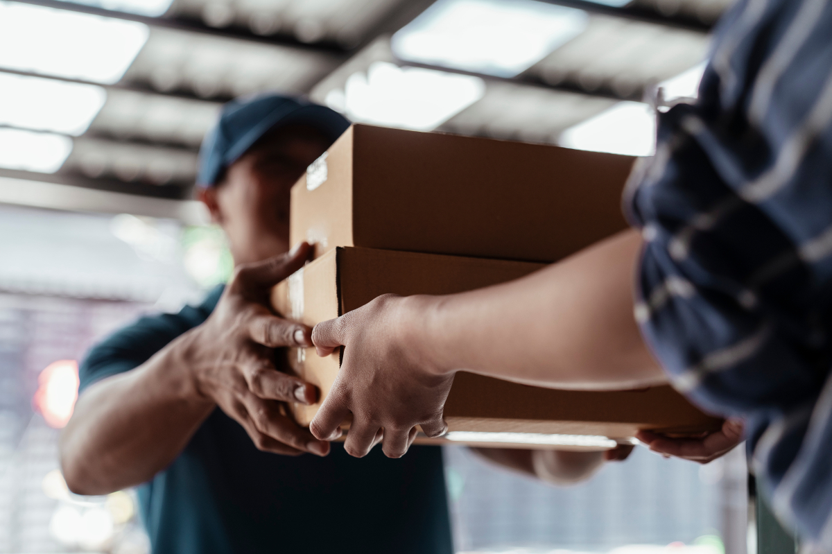 Nowe regulacje celne dla e‑commerce: zmiana zasad importu przesyłek małej wartości od lipca 2026 r.