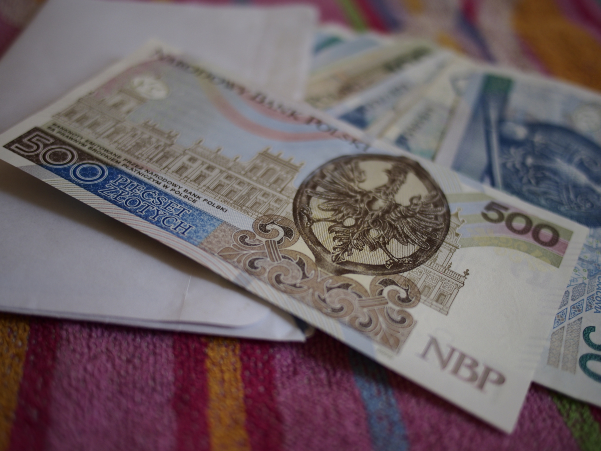 Scheda w spadkobraniu a darowizna 400 000 zł przed śmiercią. Jak podzielono spadek 1 mln zł [Przykład]