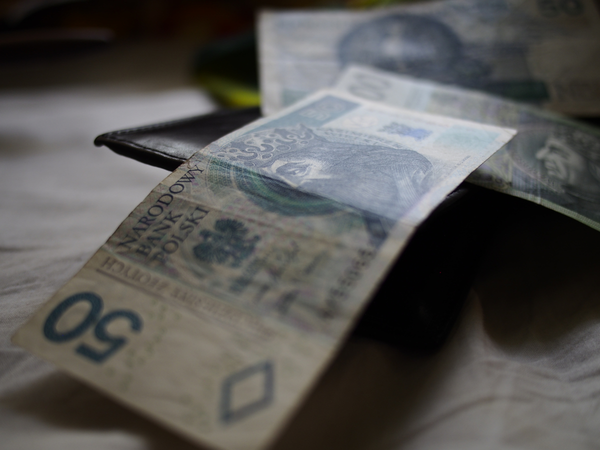 Osoba niepełnosprawna symulowała. Bo weszła do WZON zgarbiona i skulona. Wyszła uśmiechnięta i żwawa