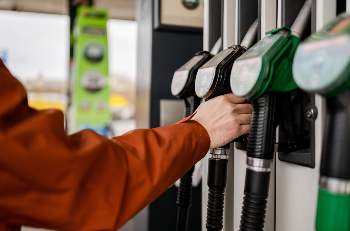 Tankowanie droższe. Minister podał nowe limity na piątek: Pb95 po 6,52 zł, diesel po 7,56 zł