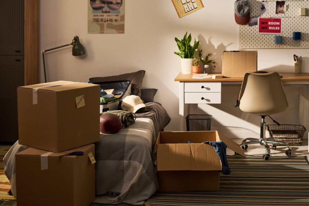 Wide,Shot,Of,Teenager,Bedroom,Showing,Cardboard,Boxes,,Packed,Suitcase,