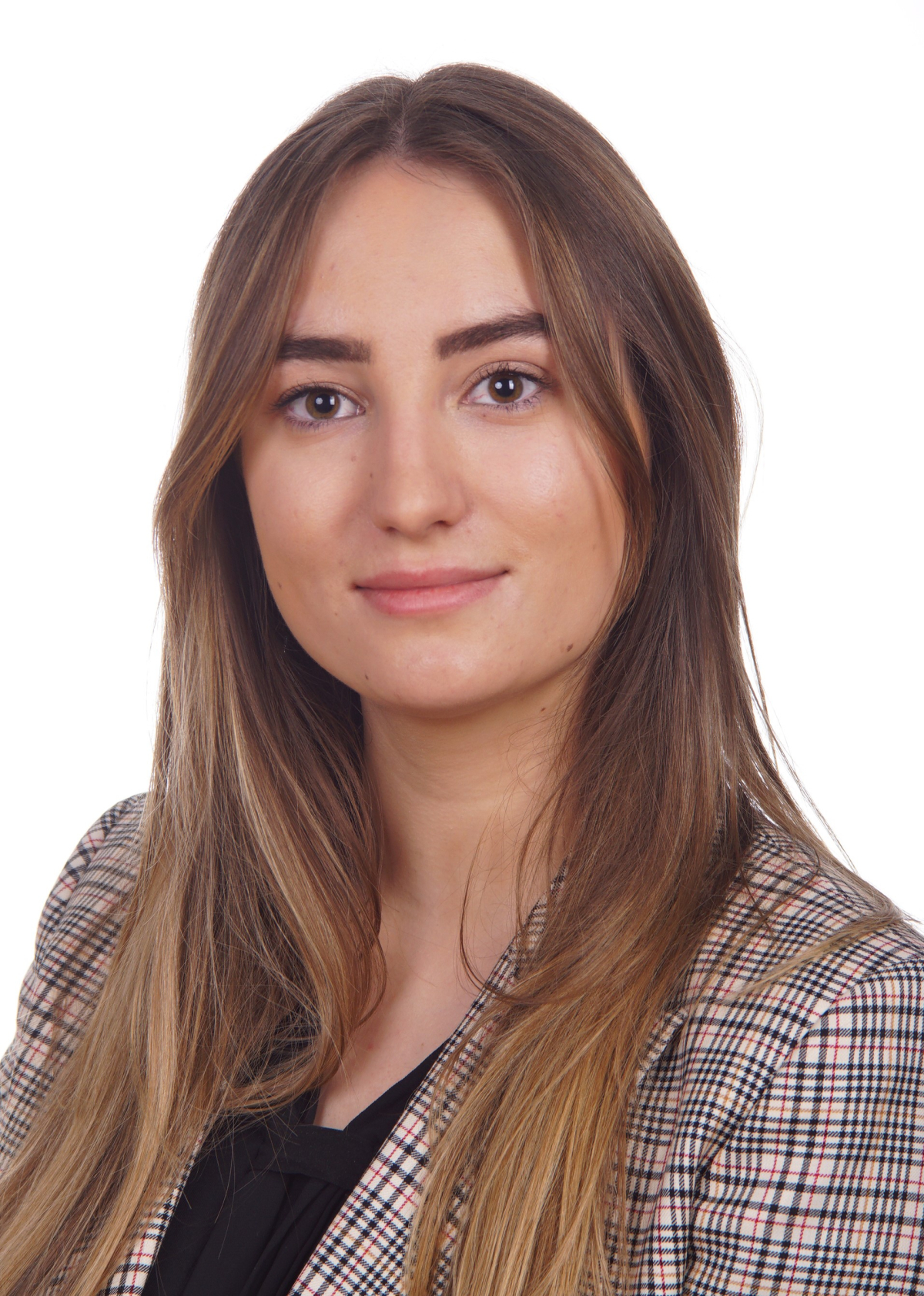 Ewa Ostrowska, praktykantka w Kancelarii Radców Prawnych Lubasz & Wspólnicy. Studentka jednolitych studiów magisterskich na kierunku Prawo na Wydziale Prawa i Administracji Uniwersytetu Łódzkiego.