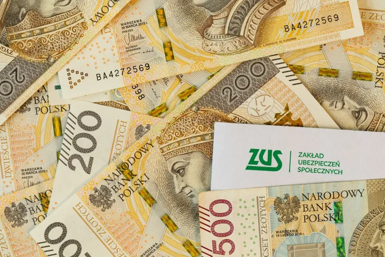 zus składki świadczenia zasiłki emerytury renty ubezpieczenie społeczne emerytalne rentowe chorobowe wypadkowe zdrowotne banknoty pieniądze