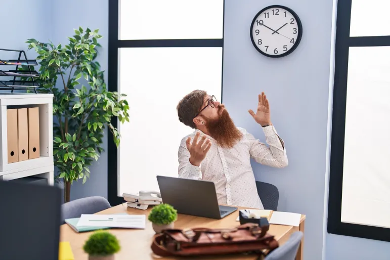 Praca po godzinach. Co sądzą o niej Baby Boomersi, a co „Zetki”?