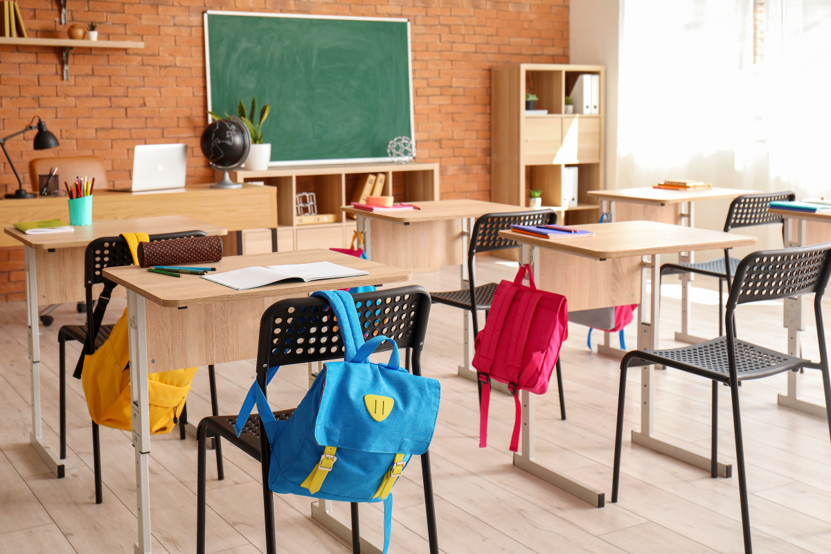 szkoła, klasa, likwidacja szkoły, łączenie klas, zespół szkół, szkoły filialne, lokalna społeczność, kurator, oświata, nauczyciele, prawo oświatowe