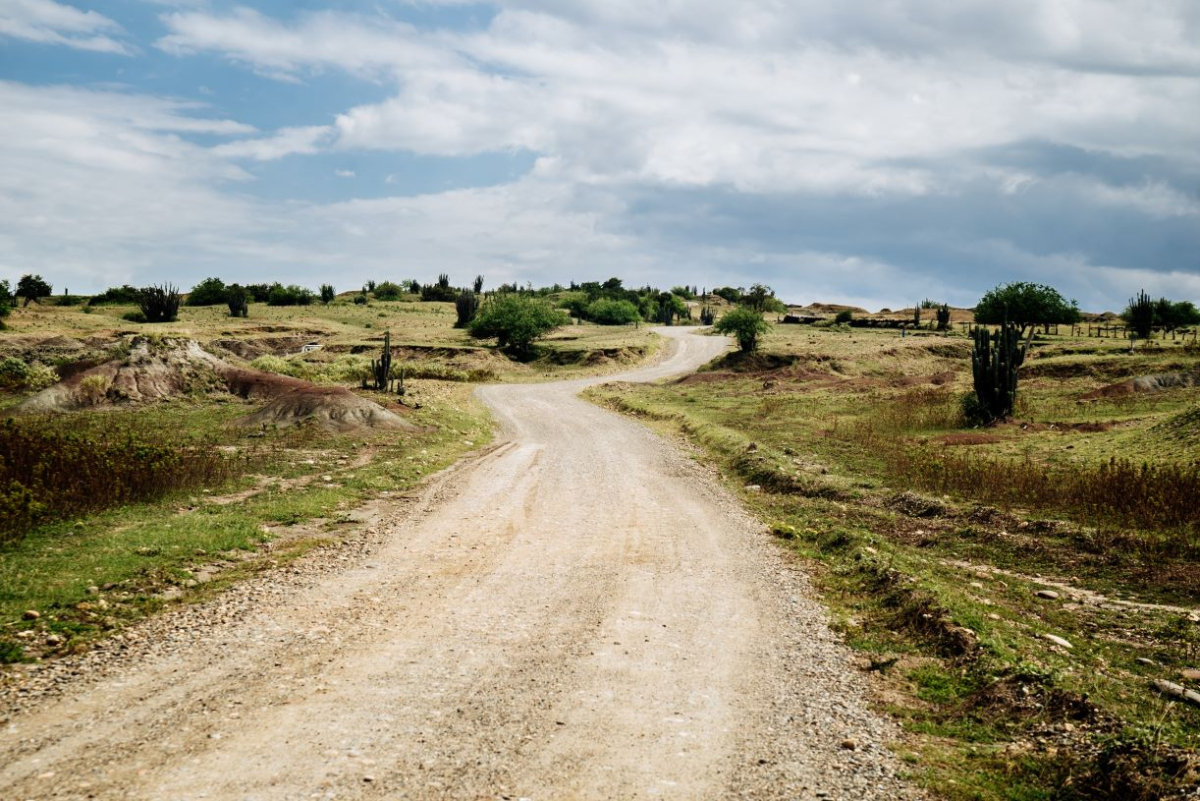 Wywłaszczenie gruntu pod drogę w trybie specustawy – kwestie związane z odszkodowaniem
