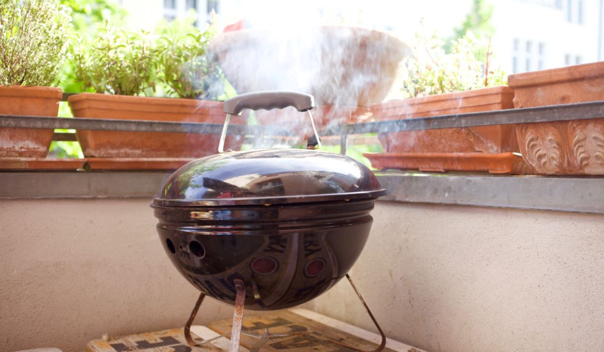 grill na balkonie, ognisko, grzywna, majówka