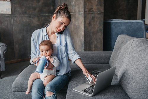 Czy mama prowadząca działalność gospodarczą ma prawo do zasiłku macierzyńskiego?/fot. Shutterstock