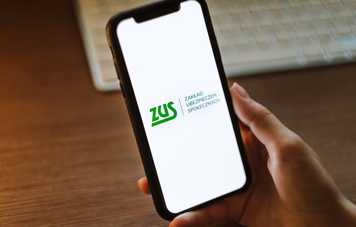 smartfon usługi elektroniczne eZUS mZUS Płatnik ePłatnik PUE ZUS e-ZLA