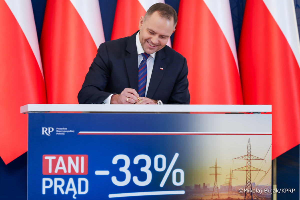 świadczenie, 800 plus, prąd, energia elektryczna, prezydent, Karol Nawrocki, rachunki