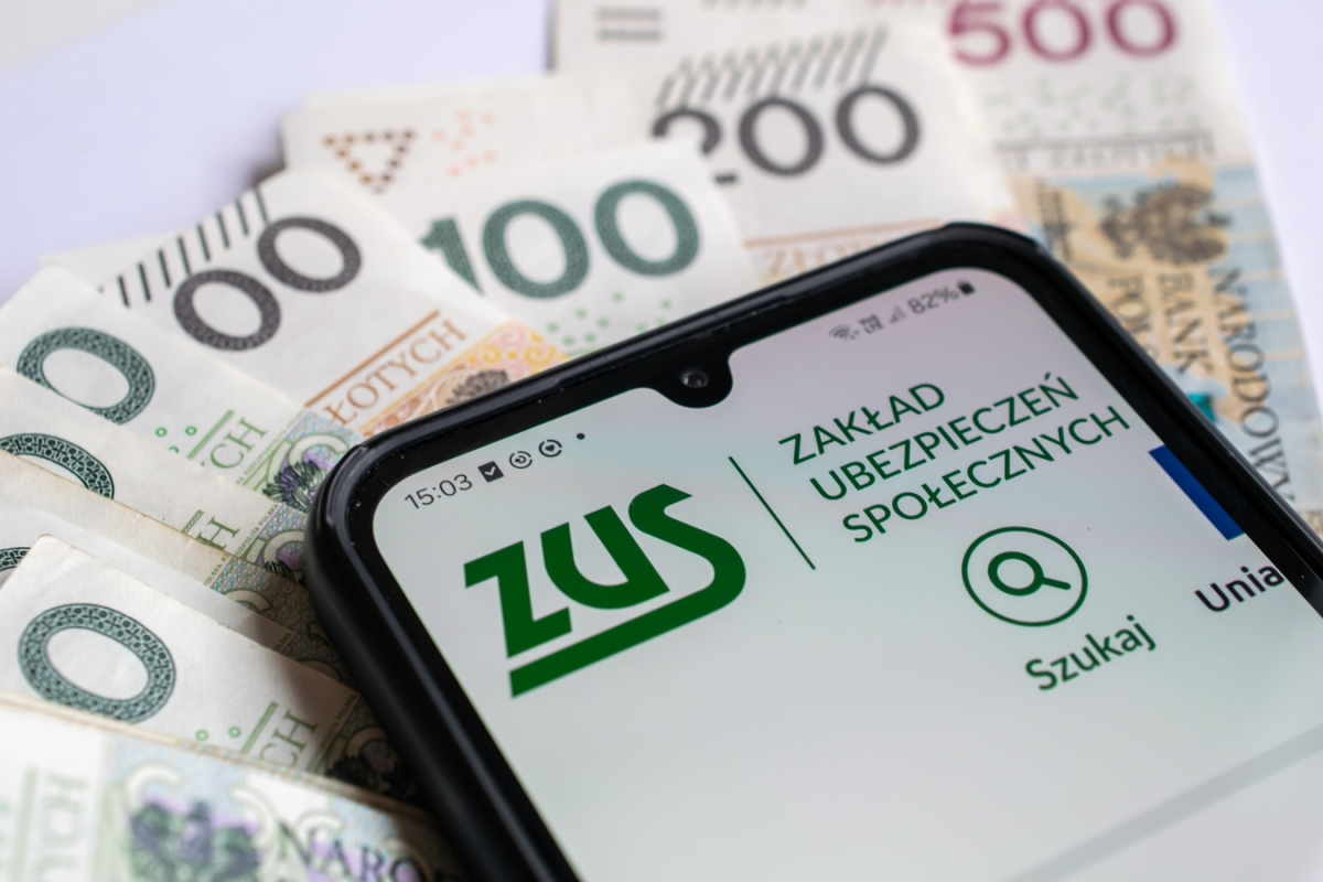 ZUS: tym seniorom możemy ponownie przeliczyć (i ew. podwyższyć) emeryturę przyznaną na starych i nowych zasadach. Wniosek ERPO można złożyć także elektronicznie