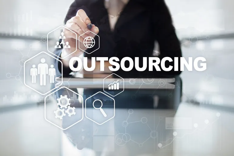 Outsourcing w biznesie. Zalety, wady, popularne branże